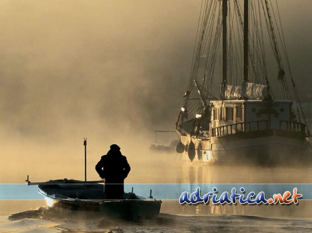  Brodice u magli 